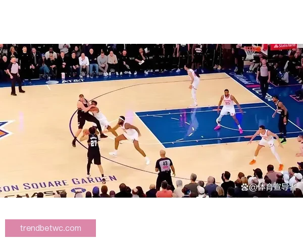 阿奴诺比25分13篮板助尼克斯客场战胜灰熊唐斯三双布里奇斯贡献24分